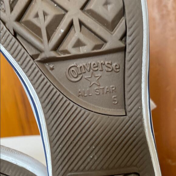 Converse Chuck Taylor’s White Leather High-Top Sneakers Red Trim Women 7 Men 5 - Picture 7 of 11